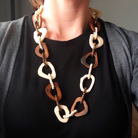 WILMA STYLE BONE NECKLACE - Picture 5 of 5